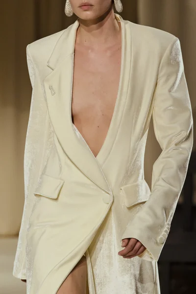 Look 100